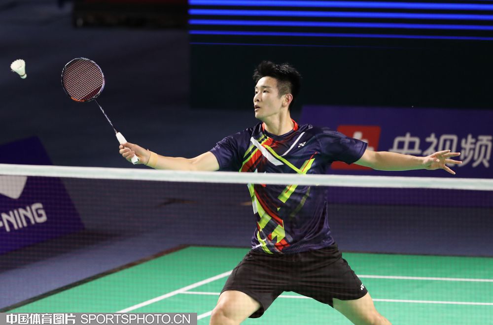 两位教练近 两位教练近