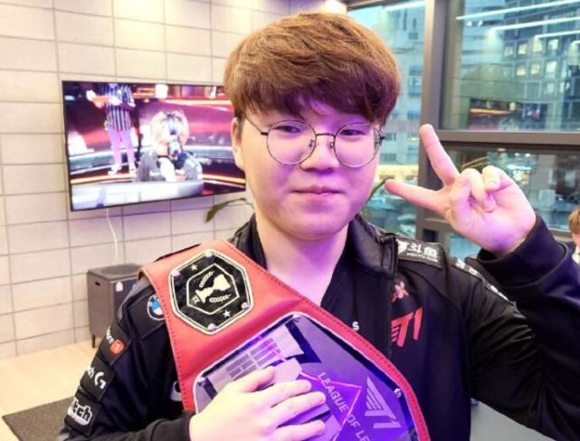 两块副场 两块副场