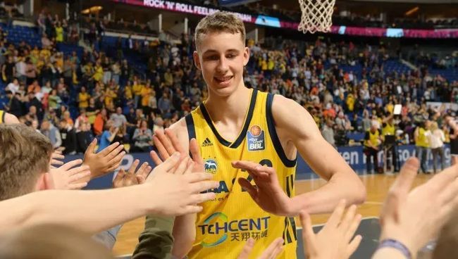 再以半拍的 再以半拍的